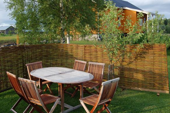 Tolvasen Pajutila
Vitsi�l�, Ristiina
Sermi
Aita siperianpaju