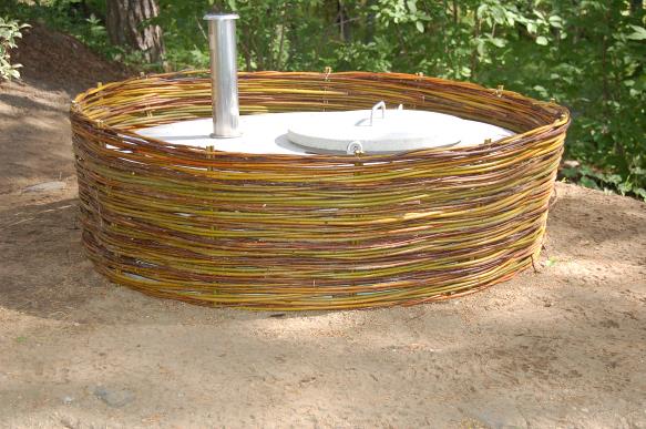 Tolvasen Pajutila
Vitsi�l�, Ristiina
Aita kaivon ymp�rill�
Siperianpaju